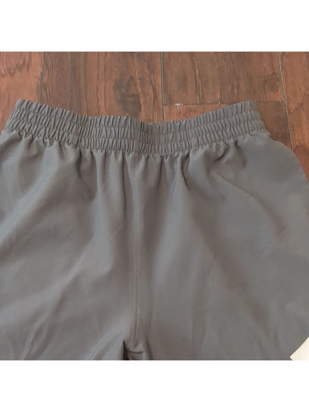 2 pockets and Elastic drawstring waistband - Picture 2 of 6